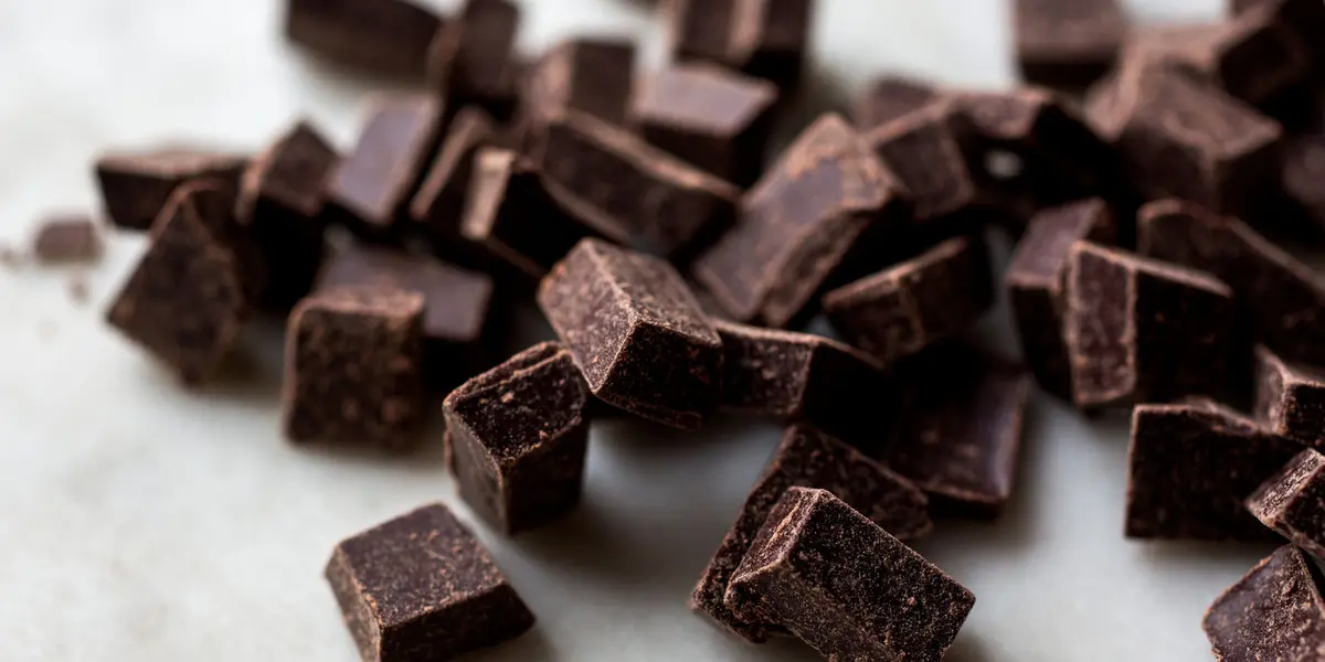 Estudio publicado en Journal of Nutritional Biochemistry Treinta gramos de chocolate negro pueden levantarnos el ánimo