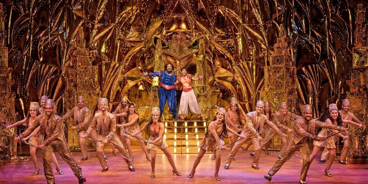 Jaime Matarredona, director de producción de este musical que desarrolla su temporada en el Teatro Telcel, quien reveló parte de la maquinaria técnica que, tras bambalinas, da vida y movimiento a cada función.