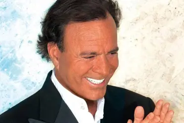 Julio Iglesias tenía una peculiar forma de conseguir citas y mujeres en el lugar al que se presentaba
