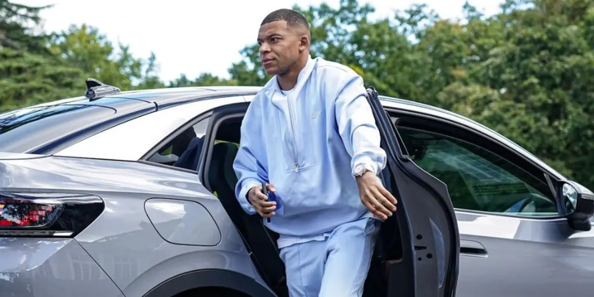 Kylian Mbappé demuestra su humildad abordo de esta camioneta