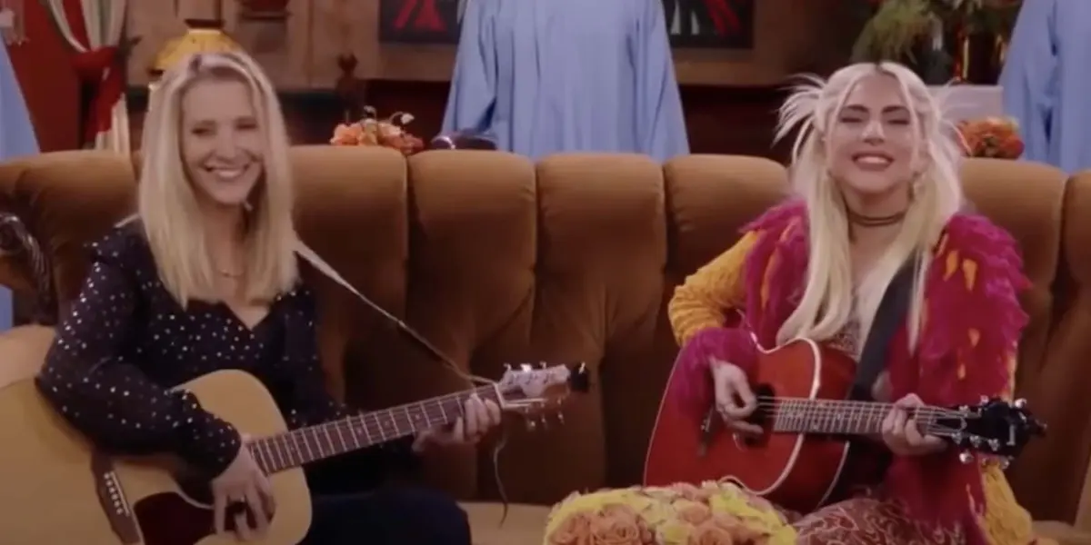 La actriz Lisa Kudrow le confesó a Ellen DeGeneres que olvidó por completo los acordes de su popular canción.