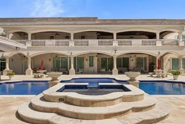 La cantante decidió poner en venta esta mansión para radicarse permanentemente en Los Angeles.