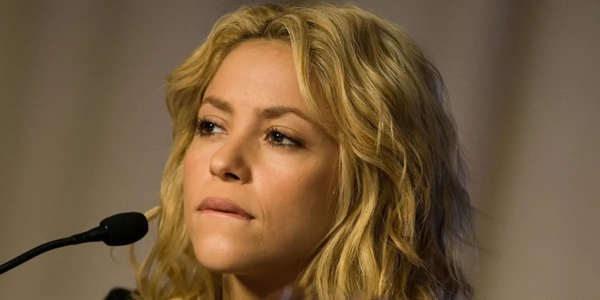 La cantante ha sido acusada varias veces de tener una “maldición”, por lo que habría decidido consultar con un especialista la mejor fecha para lanzar su nuevo tema.