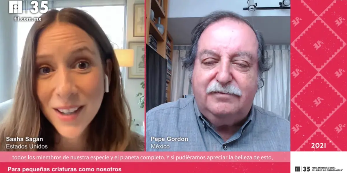 La cineasta, editora, y conferencista Alexandra (Sasha) Sagan, presentó su nueva obra en una charla con el escritor mexicano Pepe Gordon en la Feria Internacional del Libro de Guadalajara.