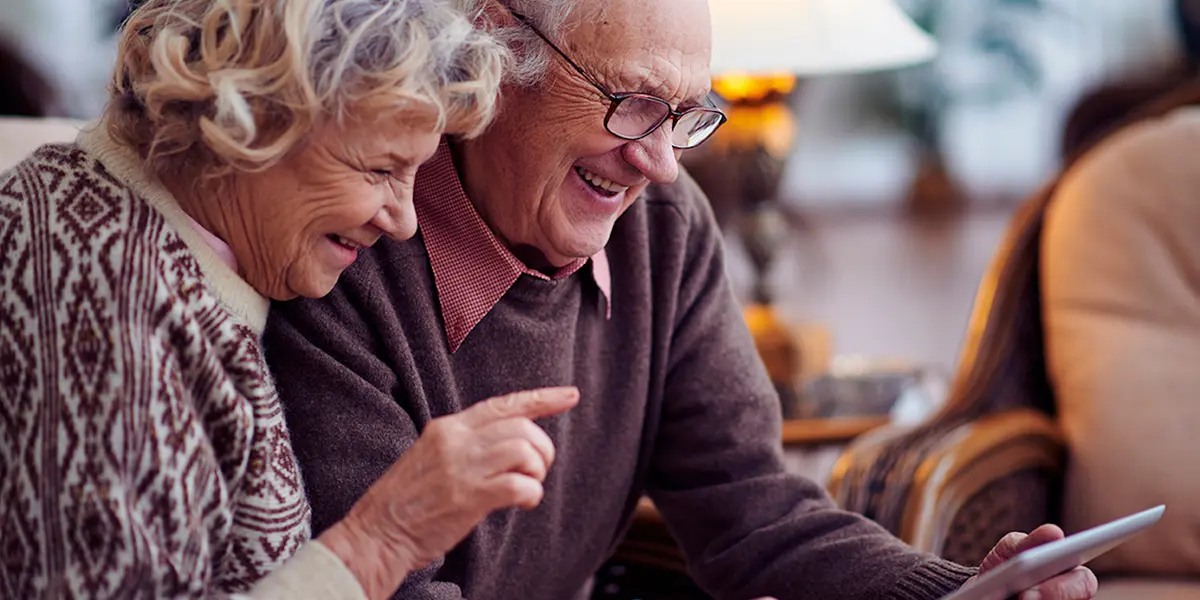 La clave para frenar este ascenso, según concluye el World Alzheimer Report, es acelerar dos fases clave: el diagnóstico y el tratamiento. Por este motivo la Organización Mundial de la Salud (OMS) ha etiquetado la EA cómo “una prioridad de salud pública” con el objetivo de reducir esta estimación del número de casos