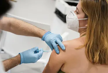 La cobertura de vacunación con refuerzo ya alcanzó cerca del 80% de las personas que ya contaban con sus inoculaciones previas en la capital del país.