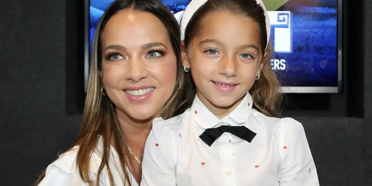 La conductora sorprendió a la pequeña con un aparatoso obsequio, muestra del gran amor que se tienen.