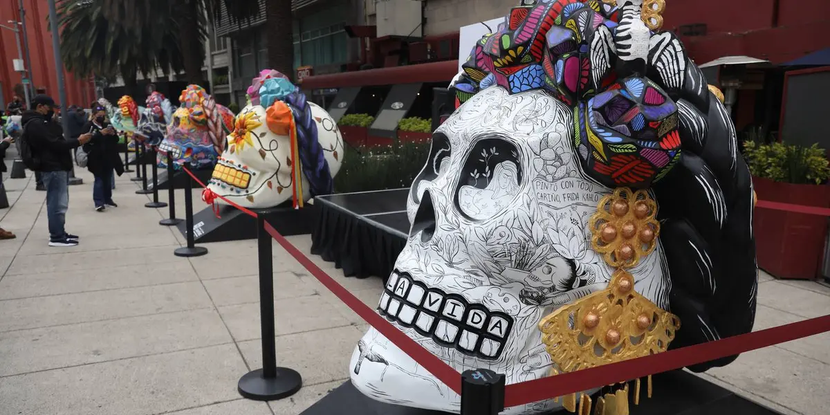 Exposición de cráneos inspirados en Frida Kahlo llega a CDMX