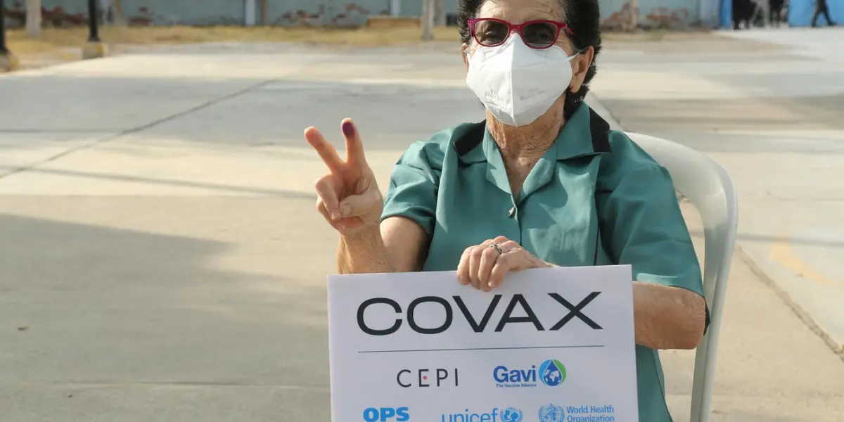 La jefa de gobierno, Claudia Sheinbaum Pardo, adelantó que la vacunación contra el Covid-19 a menores de 5 a 12 años en la Ciudad de México se realizaría con dosis adquiridas por el gobierno federal a través del mecanismo COVAX.