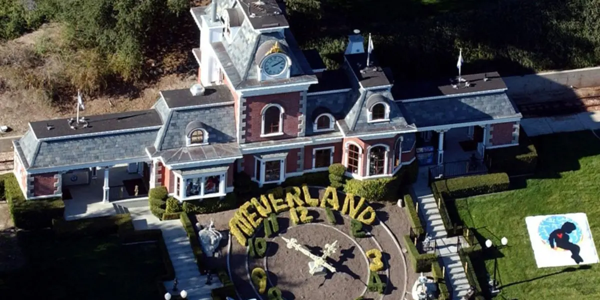 La mansión de el Rey del Pop Michael Jackson que nadie quiere comprar por una extraña razón