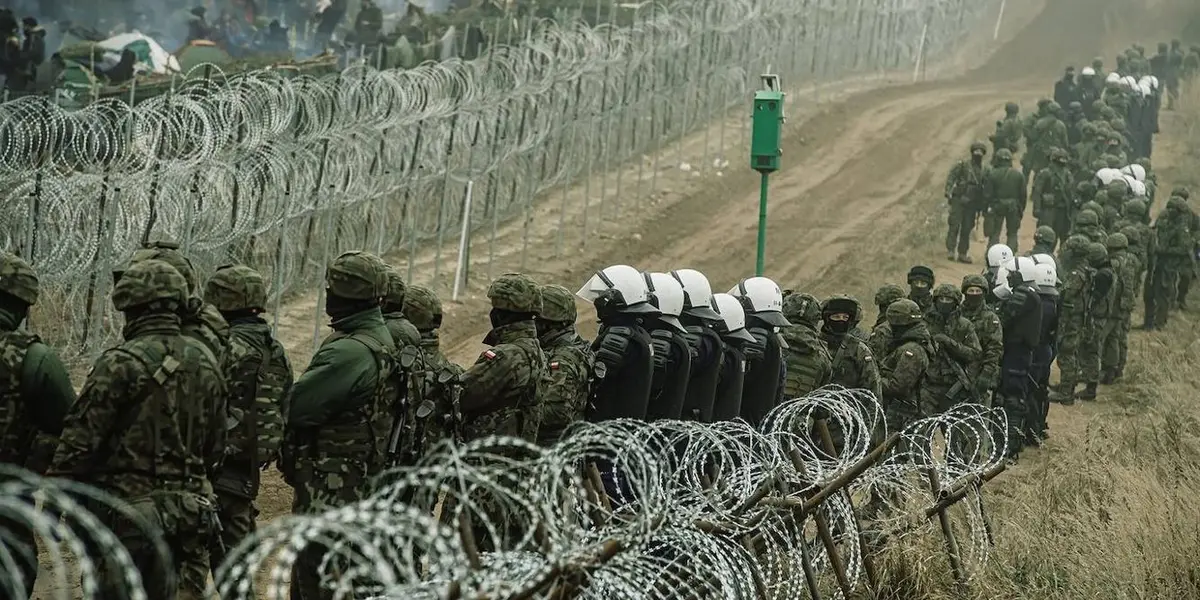 Continúa la crisis en la frontera Polonia-Bielorrusia: miles de hombres, mujeres y niños se han ido concentrando en la línea fronteriza