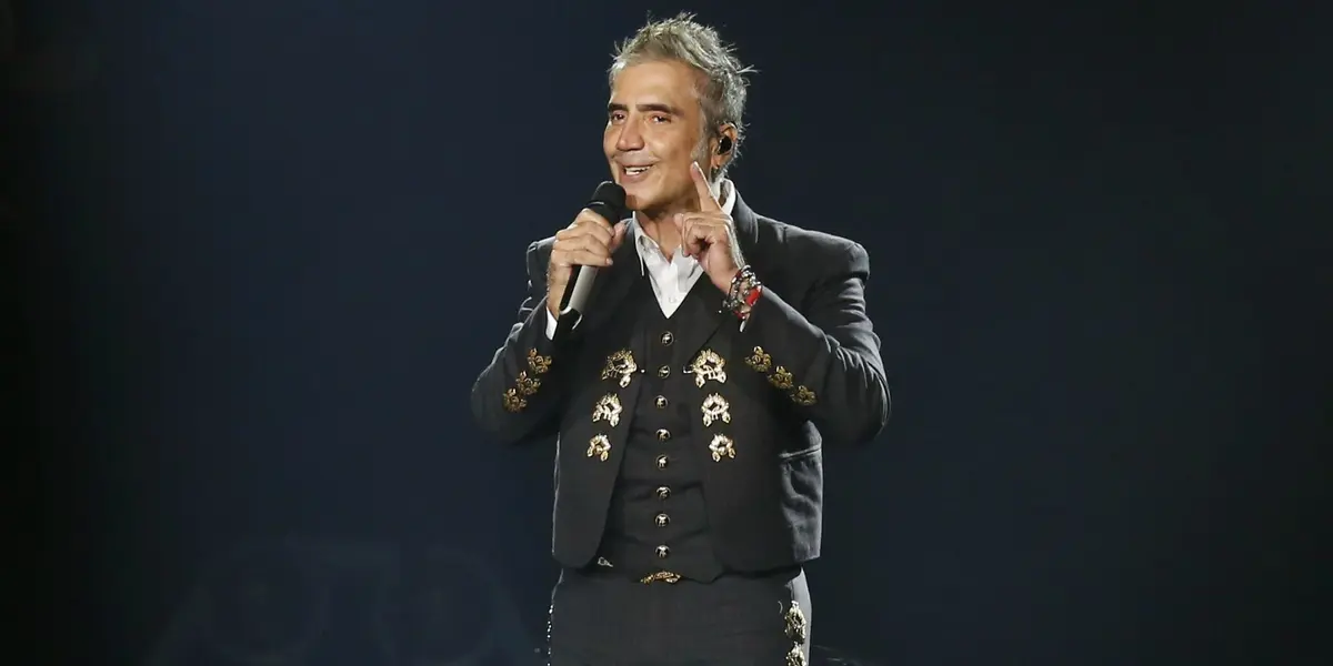 La molestia que esta situación generó en el popular imitador, que muchos fans y medios consideran como el oficial en México, terminó ante las autoridades de Jalisco que le mandaron un citatorio al cantante para aclarar la situación que lleva varios años de disputa.