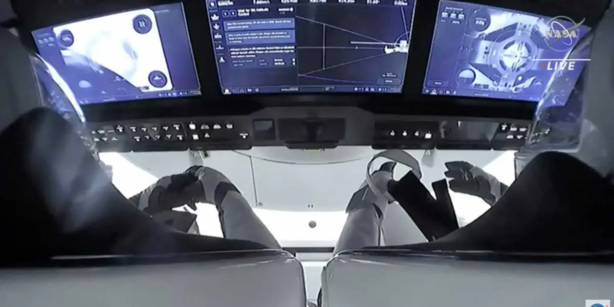 La nave atracó y quedó anclada a la EEI a las 18:43 horas (23:43 GMT), unas 21 horas y media después de haber despegado acoplada a un cohete Falcon 9 de SpaceX desde el Centro Espacial Kennedy de Cabo Cañaveral (Florida).