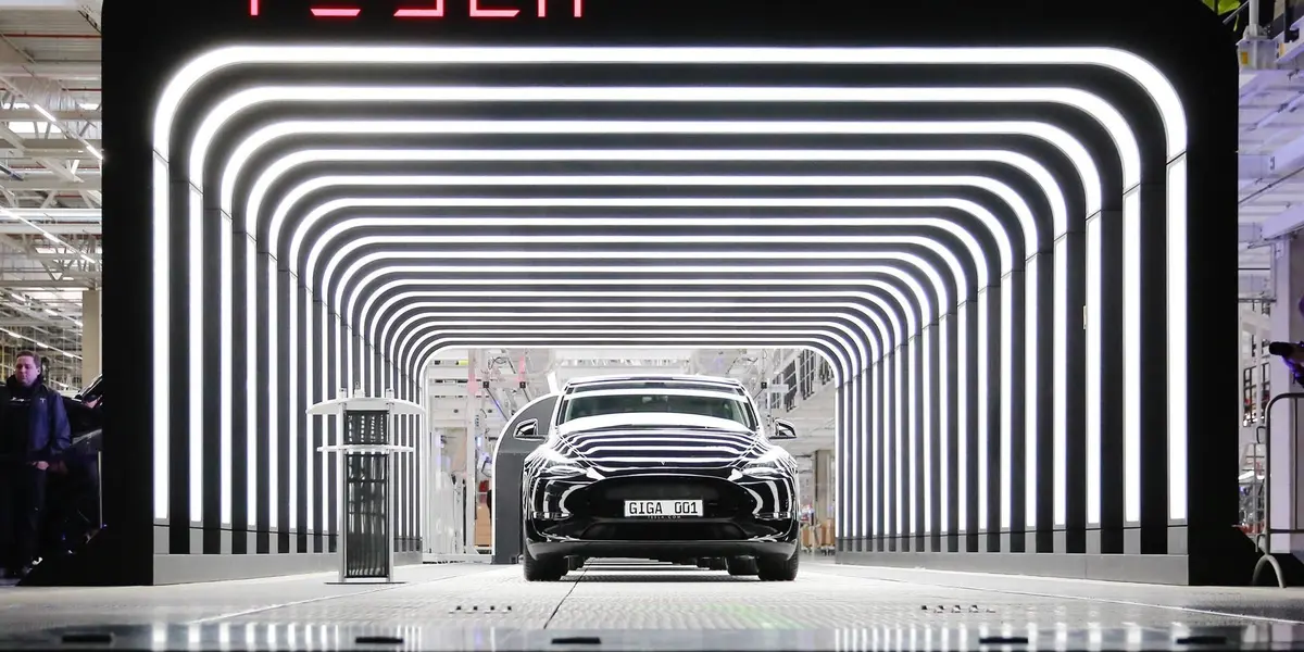 La nueva política se compartió a través de correos que se filtraron en redes sociales, informó BBC Mundo.