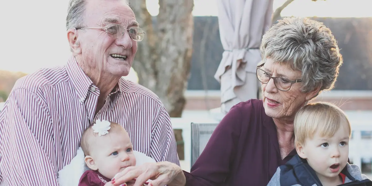 Pareja de ancianos muestra en TikTok cómo es la vida después de jubilarse