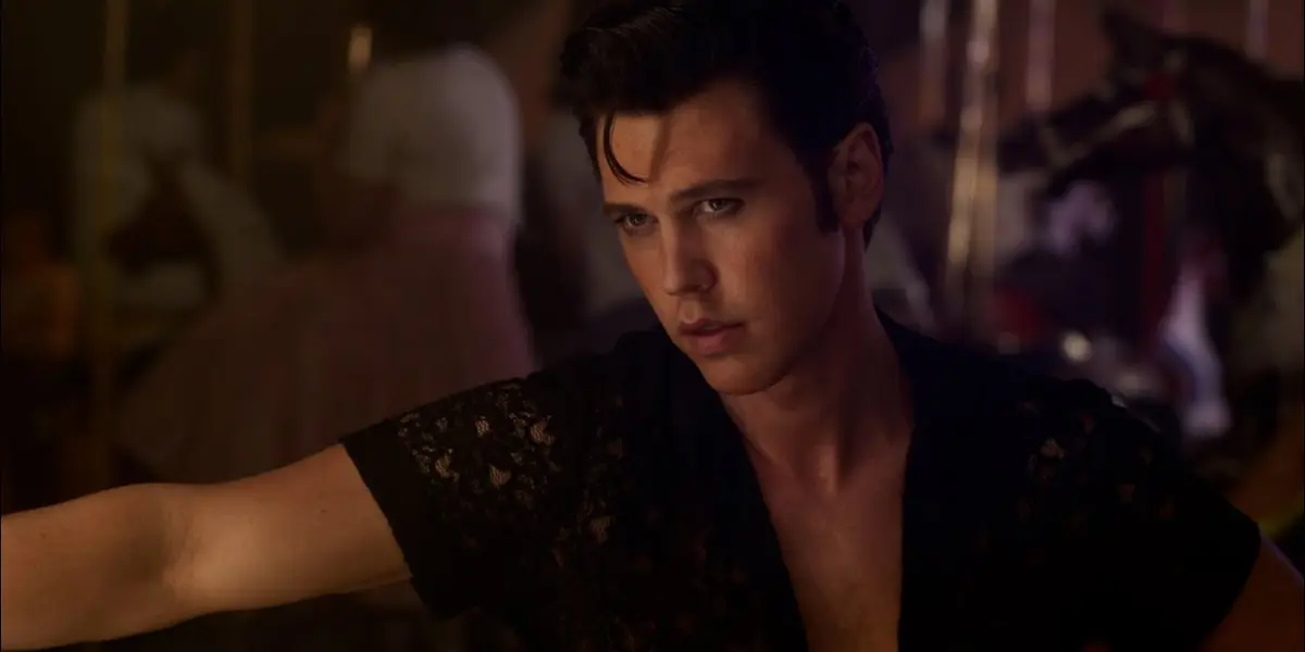 La película está protagonizada por Austin Butler como el mismísimo Presley, y el ganador del Oscar Tom Hanks toma el papel de coronel Tom Parker, nadie menos que el empresario holandés que dirigía la estrella y lo llevó a lo más alto.