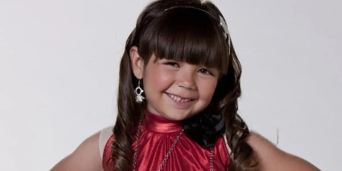 La pequeña niña que se robó los corazones de la mayoría de sus espectadores con su imitación de personajes como Teresa y Catalina Creel, ya es toda una señorita.