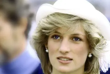La Princesa Diana utilizó un vestido por el cual fue elogiada pese a las creencias de la familia real