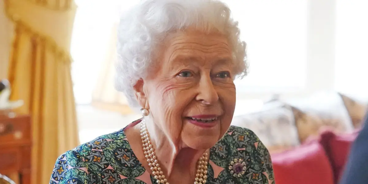 La Reina Isabel II guardaba un misterio en un maletín rojo que nadie recuerda