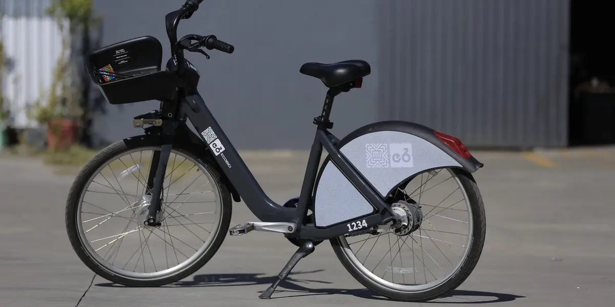 La tradicional bicicleta roja con blanco quedará en la historia para dar paso al nuevo modelo de color negro.