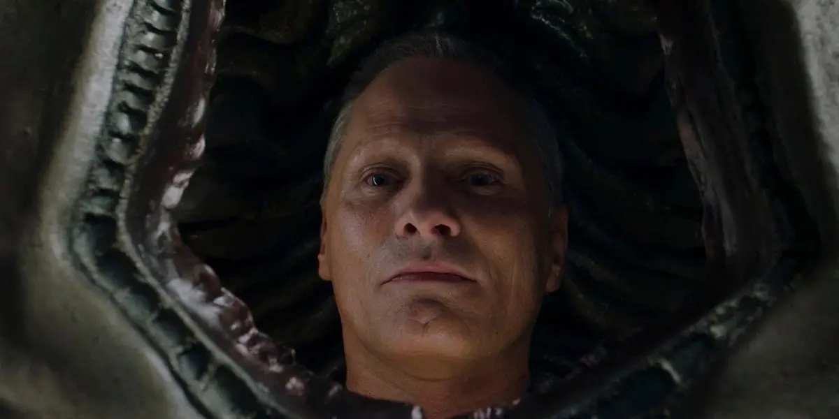 La trama sigue principalmente a Saul Tenser (Mortensen), el organizador detrás de grandes demostraciones en las que pone a prueba estas operaciones estéticas y creaciones.