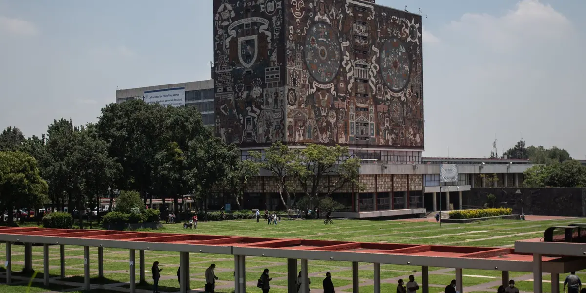 La Universidad Nacional Autónoma de México informó que las actividades que ya se realizaban de forma presencial, así se mantendrán, pero cuidando aforos y usando cubrebocas.