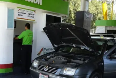 La verificación vehicular en la Ciudad de México (CDMX) es un sistema de regulación implementado por la Secretaría del Medio Ambiente (Sedema) donde se registra a cada vehículo de acuerdo con la cantidad de emisiones que genera.
