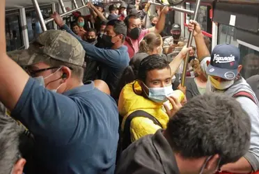 Las aglomeraciones se han presentado entre las 6:00 y 9:00 horas, no sólo con la ruta troncal, sino también con las complementarias y las alimentadoras.