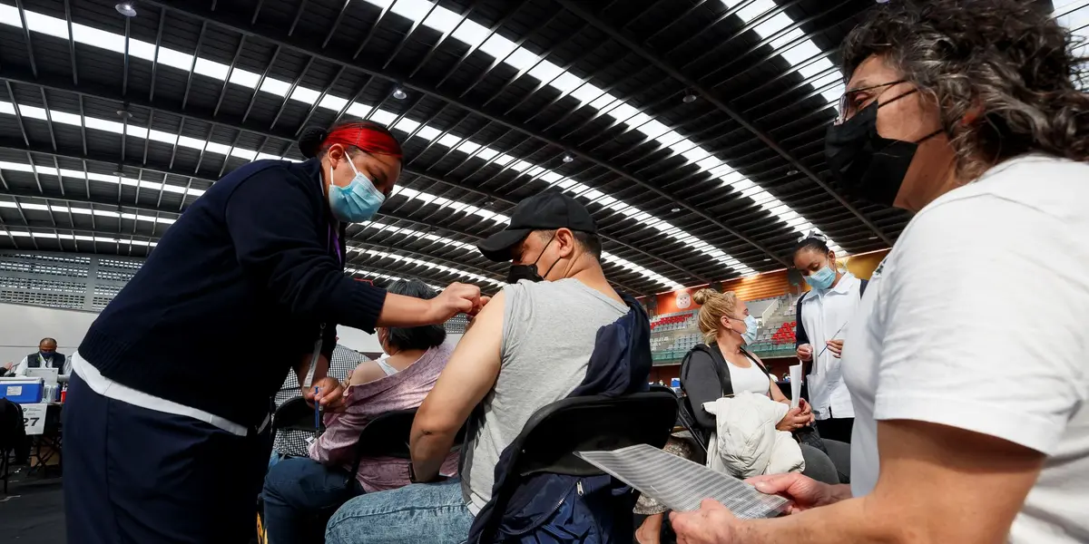 Las personas rezagadas de las 16 alcaldías de la Ciudad de México podrán acudir a cualquiera de las dos sedes bajo el siguiente esquema: