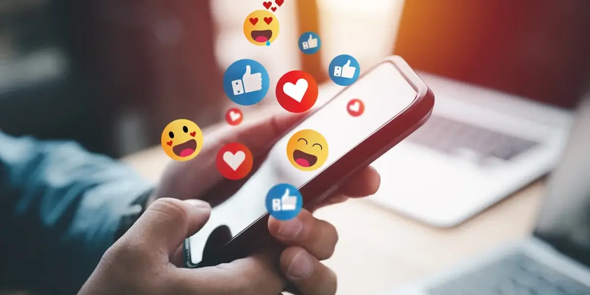 Las redes sociales son sumamente importantes, pues ayudan a conectar a las personas sin importar la distancia, además, son una fuente de entretenimiento, ayudan a encontrar información, en ellas se pueden realizar compras, y más.