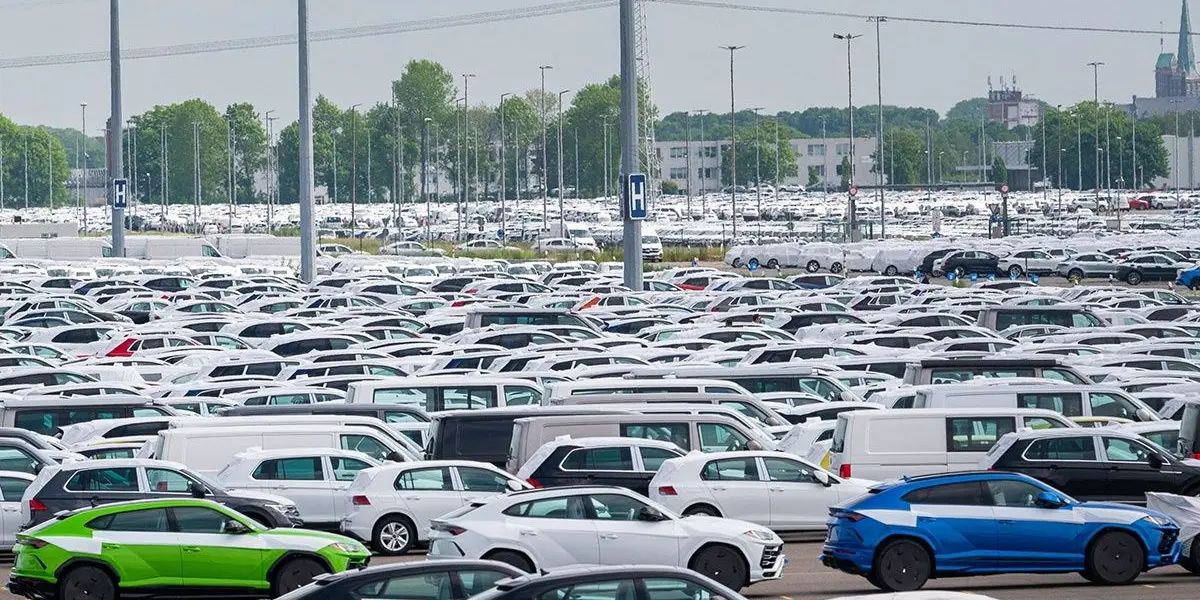 Lo primero que debes hacer es contar con un chat privado, sí, uno contigo mismo. En caso de que no lo tengas, debes crear un grupo. Ya con tu grupo privado lo que debes hacer para no olvidar en dónde dejaste el auto es simplemente abrir el chat contigo.