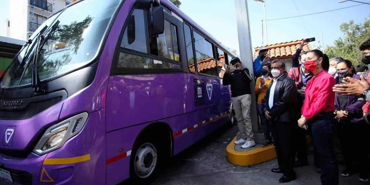 Los nuevos vehículos cuentan con trampa de partículas, letrero luminoso, torretas, cámaras de videovigilancia, GPS, contador de pasajeros y validadores para pagar los viajes con la tarjeta MI.