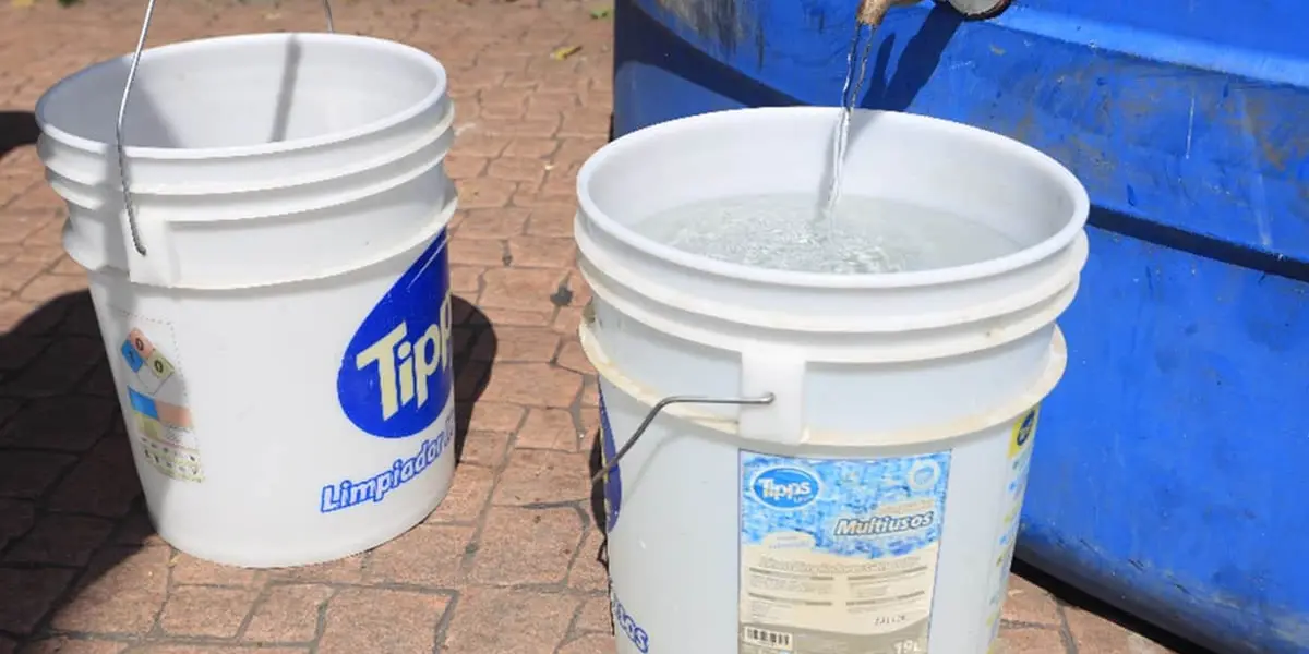 Los precios que pagan los habitantes de la Ciudad de México dependen tanto de la zona en donde residen como de la forma en que reciben el agua y de la cantidad de intermediarios que lo distribuyen, sin mencionar que los negocios ya son harina de otro costal.