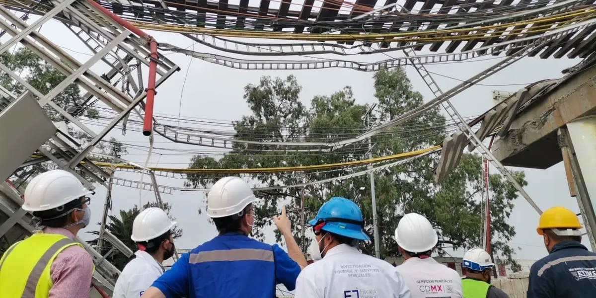 Los primeros trabajos dieron inicio con la colocación de láminas metálicas en la zona del colapso, para resguardar a los trabajadores