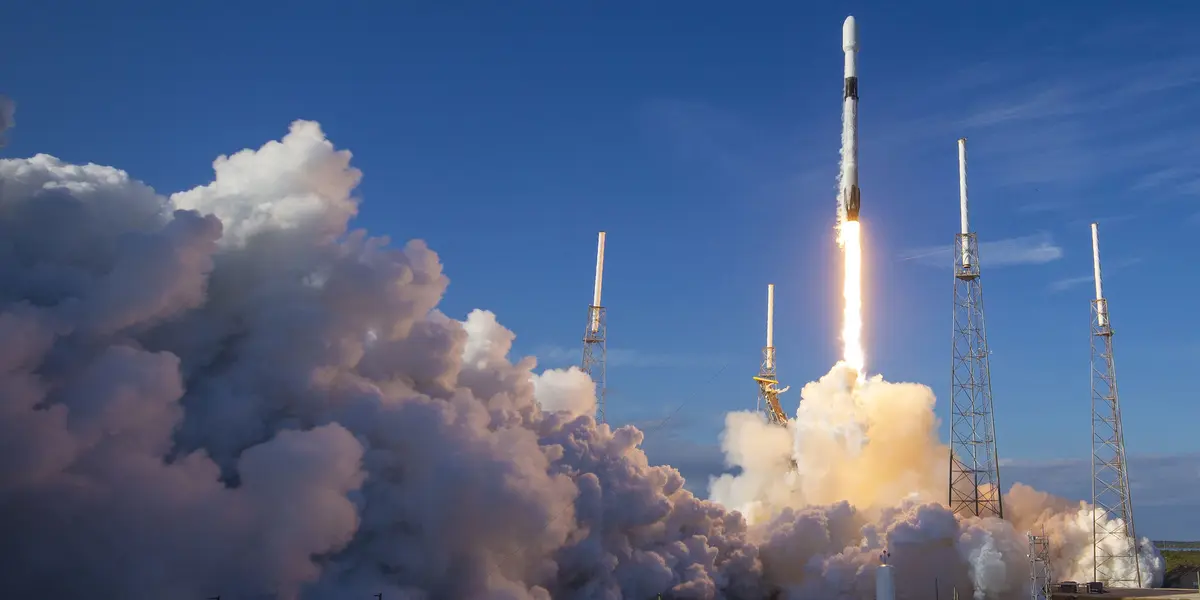 Los satélites se lanzaron a bordo de un transbordador United Launch Alliance Atlas 5 de 196 pies (60 metros) de altura desde la estación de Space Force de Cabo Cañaveral en Florida.