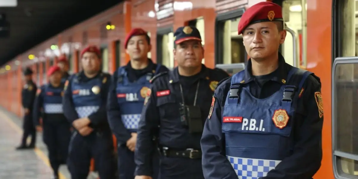 Los uniformados que realizaban recorridos de vigilancia y seguridad en el andén de la estación Hospital General de la Línea 3, fueron requeridos por una pasajera que pedía ayuda.