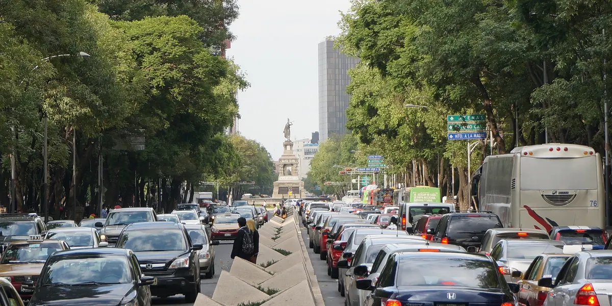 Los vehículos que cuenten con los hologramas 0 (Crero) y 00 (Doble cero), así como los electrónicos e híbridos, quedan exentos de estas medidas de acuerdo con la Secretaría del Medio Ambiente (Sedema).