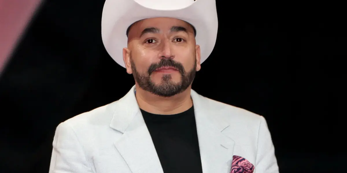 Lupillo Rivera muestra su gran afición por los autos con esta pieza única