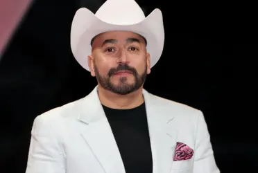 Lupillo Rivera muestra su gran afición por los autos con esta pieza única