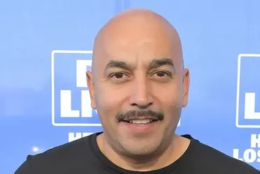 Lupillo Rivera muestra sus creencias en sus playeras que lleva consigo