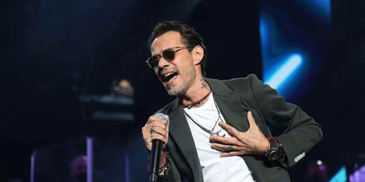 Marc Anthony suele salir con el mismo estilo en todos sus conciertos por esta razón
