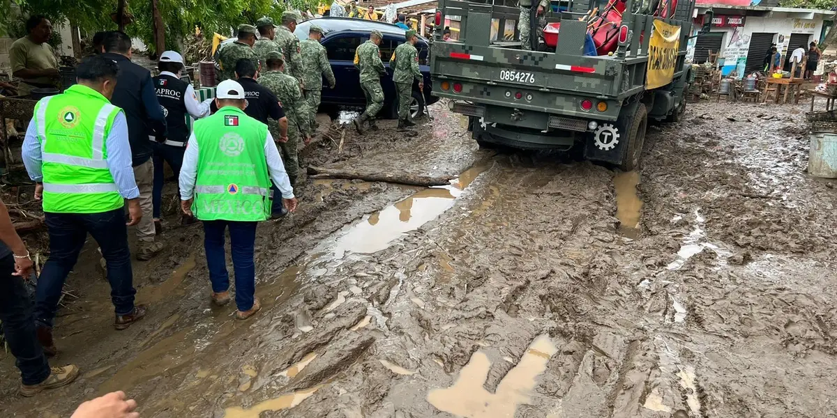 Martí Batres, secretario de gobierno de la CDMX, detalló este día, que ayer la jefa de Gobierno, Claudia Sheinbaum, sostuvo una llamada con el gobernador Alejandro Murat, quien solicitó apoyo de parte de la capital.