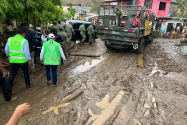 Martí Batres, secretario de gobierno de la CDMX, detalló este día, que ayer la jefa de Gobierno, Claudia Sheinbaum, sostuvo una llamada con el gobernador Alejandro Murat, quien solicitó apoyo de parte de la capital.