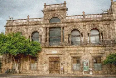 Mejor conocida como la Casa de los perros está ubicada en avenida Alcalde de Guadalajara ahora nuevamente ofrece su espacio.