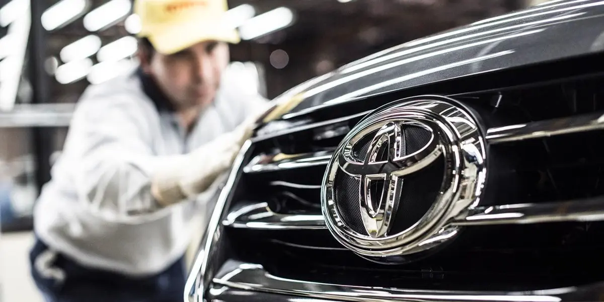 Mercedes-Benz afirma estar llamando a cientos de miles de automóviles para que regresen al taller debido a un defecto técnico.