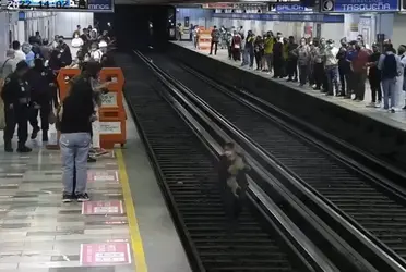 Momentos de tensión se vivieron en la estación Cuitláhuac de la Línea 2 del Metro capitalino, luego de que un perrito fue rescatado tras caer a las vías.
 