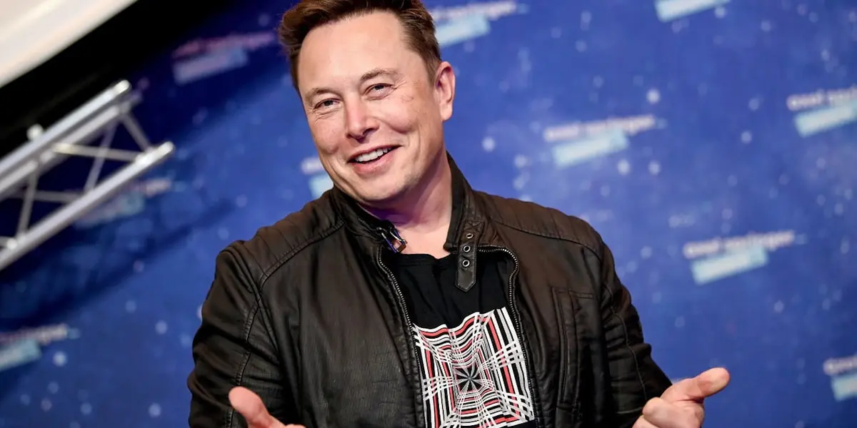 Musk, quien también es el fundador y presidente ejecutivo de la empresa de cohetes SpaceX, y lidera la compañía de infraestructura Neuralink y la empresa de infraestructura de chips cerebrales The Boring Company.