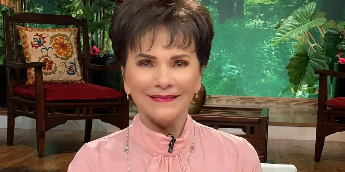 Nadie lo sospecha, pero la conductora amasa una verdadera fortuna en su cuenta bancaria.