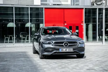 Para 2030, Mercedes Benz será una marca 100 por ciento eléctrica a nivel mundial, al menos en mercados donde esta estrategia sea posible, por lo que la compañía deberá tomar las mejores decisiones sobre sus productos.