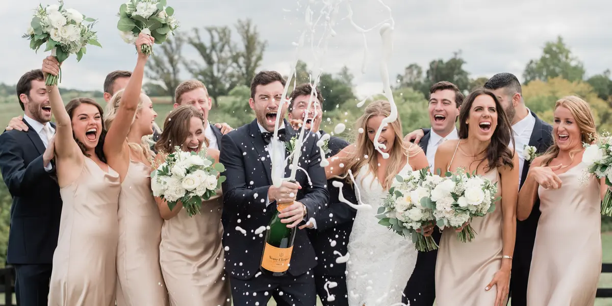 Para muchos, uno de los días más importantes de su vida será cuando se unan con la persona amada, por ello aquí te van unas ideas originales para tus fotos.